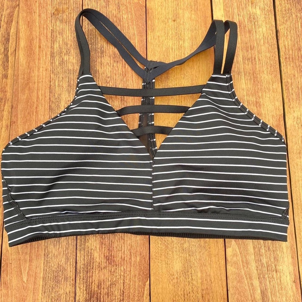 Victoria’s Secret sports bra size medium black & white vs pink sports bra